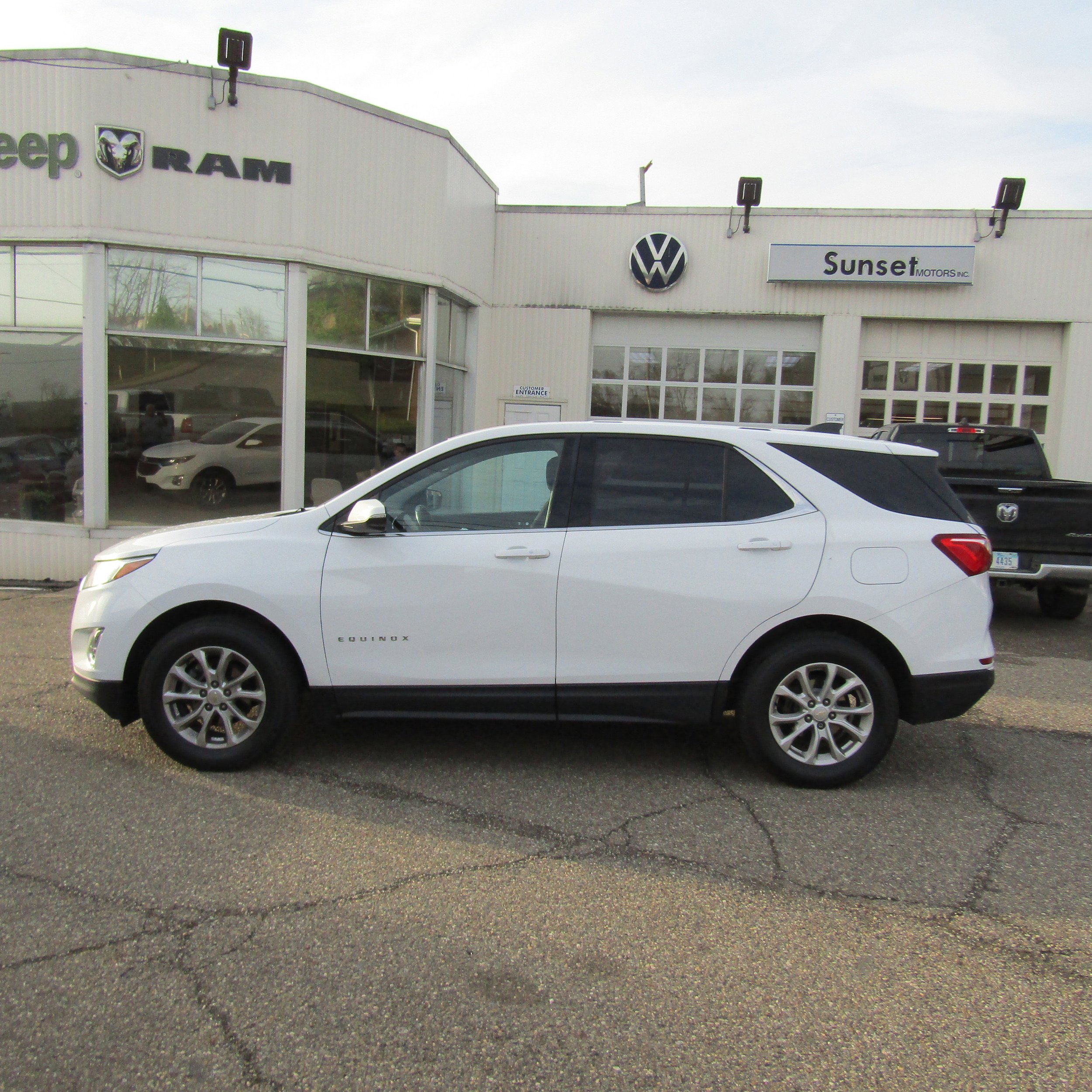 Used 2019 Chevrolet Equinox LT image 1