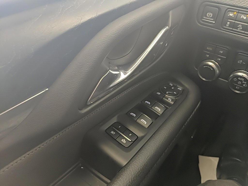 Used 2021 GMC Yukon Denali w/ Denali Premium Package image 34