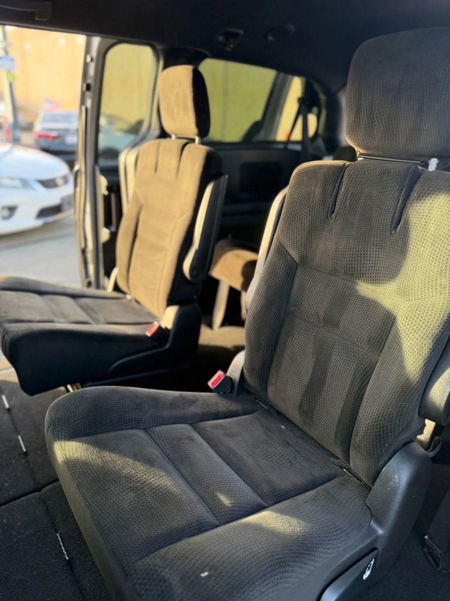 Used 2015 Dodge Grand Caravan SXT w/ Blacktop Package image 33