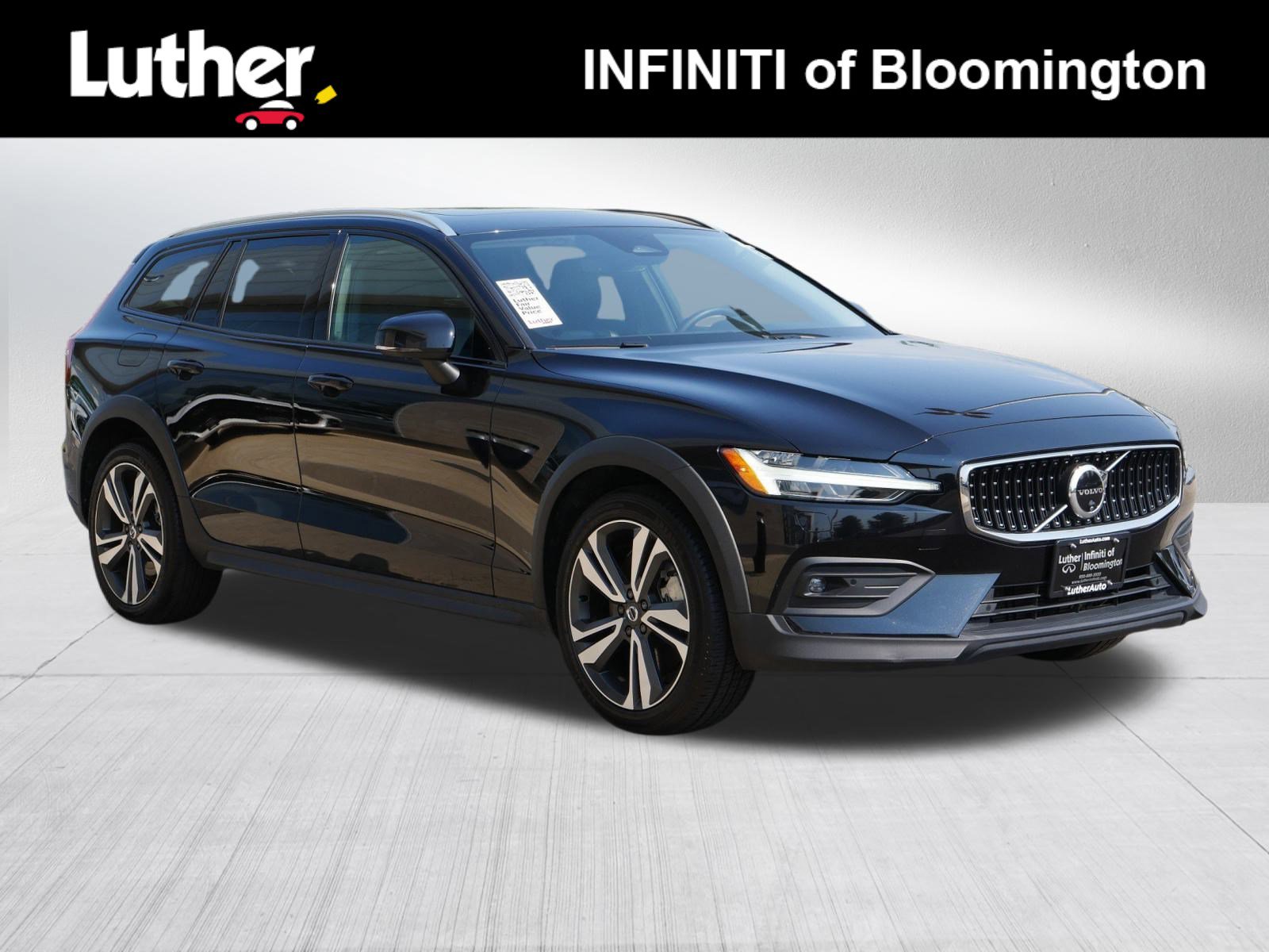 Used 2024 Volvo V60 B5 Cross Country Plus