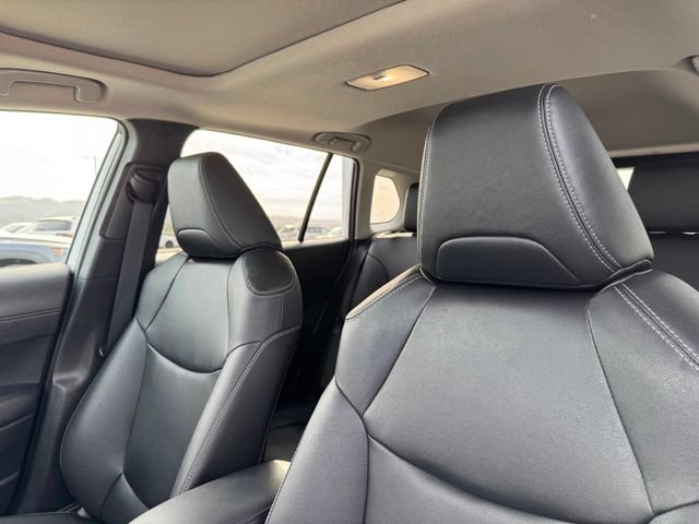 Used 2025 Toyota Corolla Cross XLE w/ Convenience Package FWD image 19