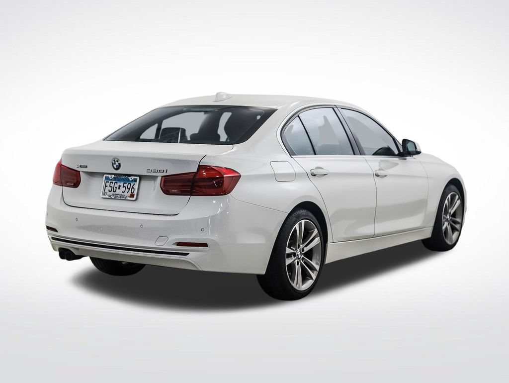 Used 2017 BMW 330i xDrive Sedan AWD/4WD image 5