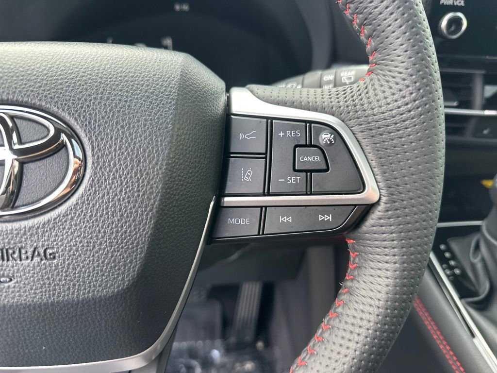 Used 2025 Toyota Sienna XSE w/ XSE Plus Package image 21