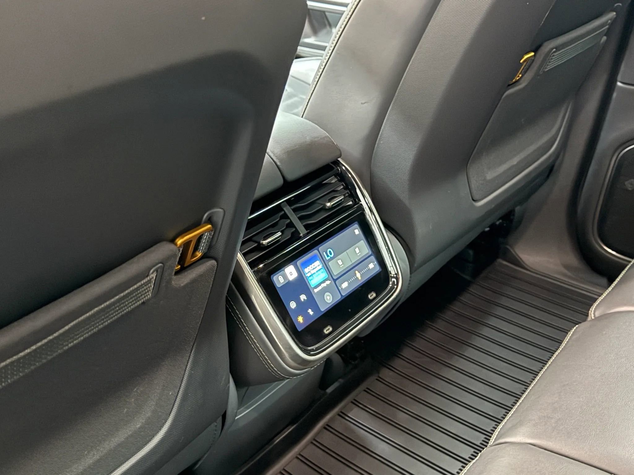 Used 2023 Rivian R1T Adventure image 23