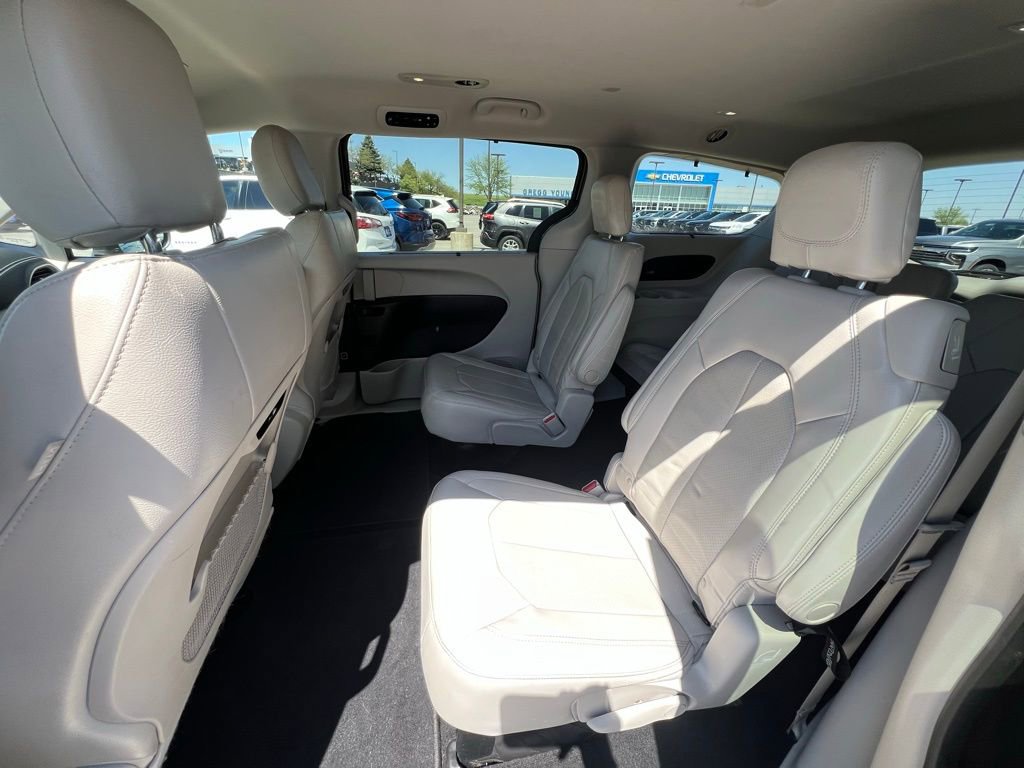 Used 2021 Chrysler Pacifica Touring-L w/ Premium & Safety Sphere Group AWD/4WD image 18