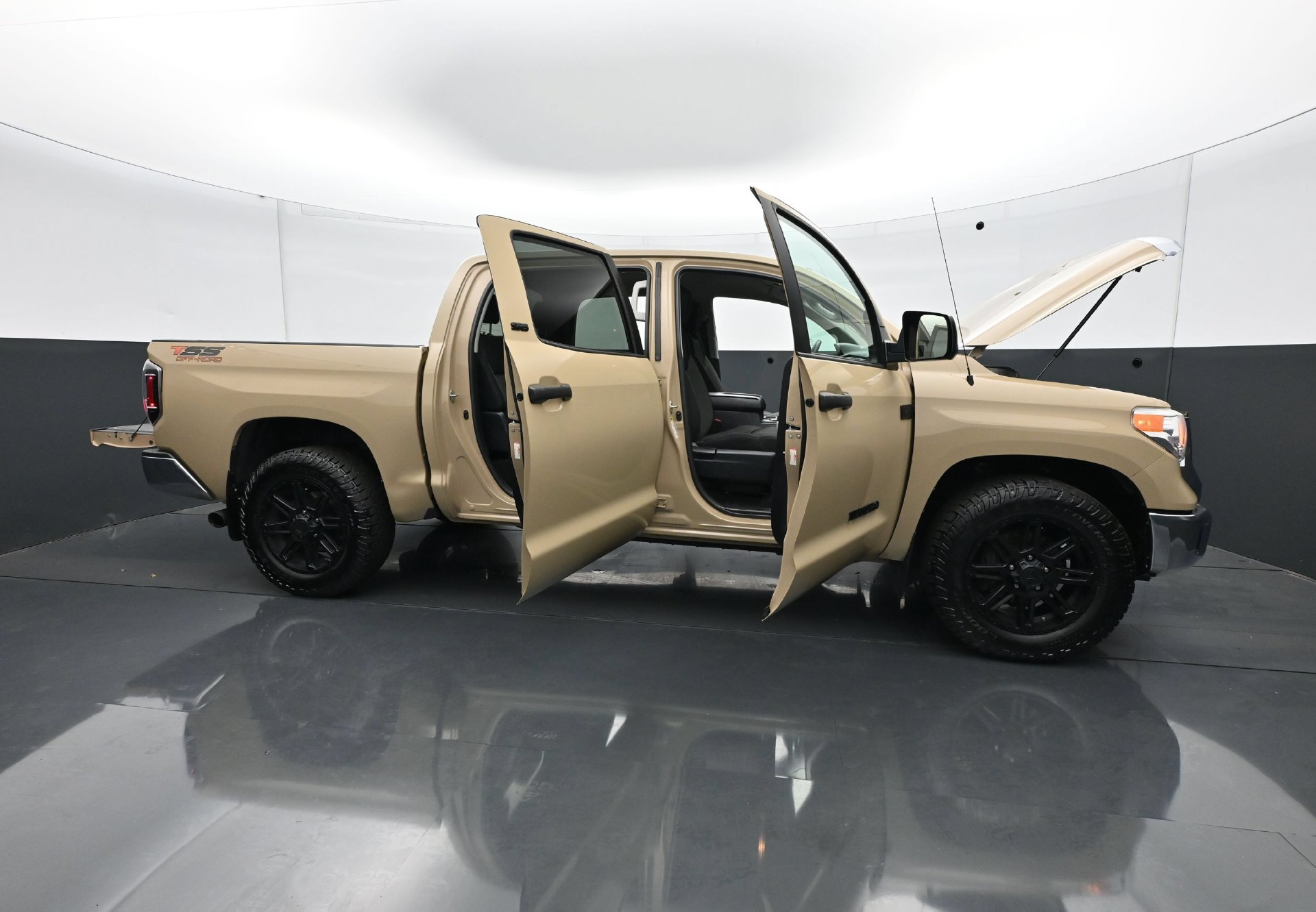 Used 2017 Toyota Tundra SR5 w/ SR5 Upgrade Package RWD image 36