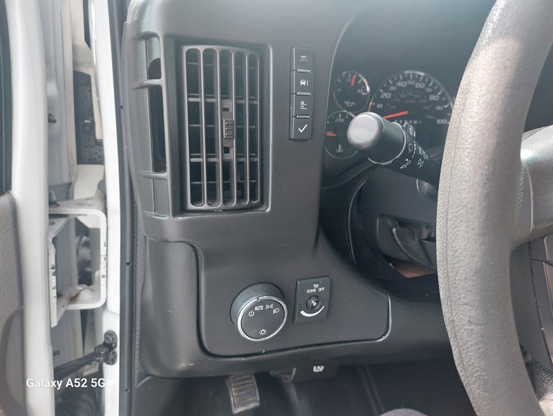 Used 2017 Chevrolet Express 4500 image 33