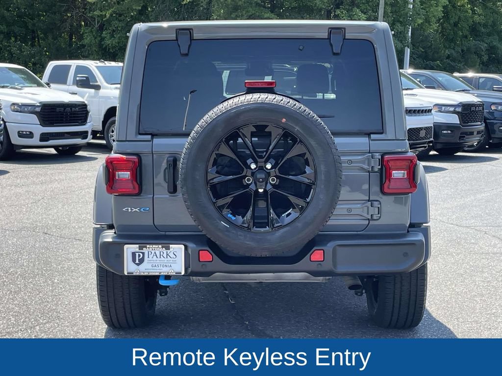 Used 2023 Jeep Wrangler Unlimited Sahara w/ Cold Weather Group AWD/4WD image 7