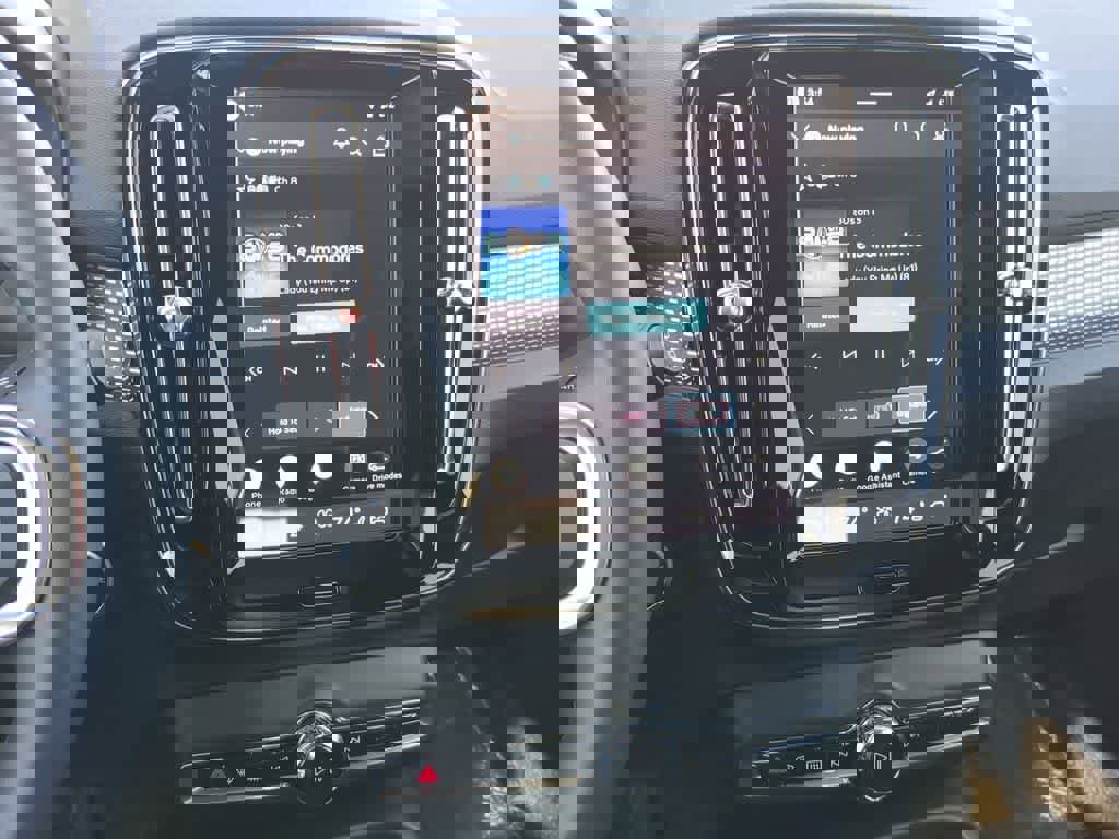 Used 2026 Volvo XC40 B5 Ultra w/ Climate Package image 26