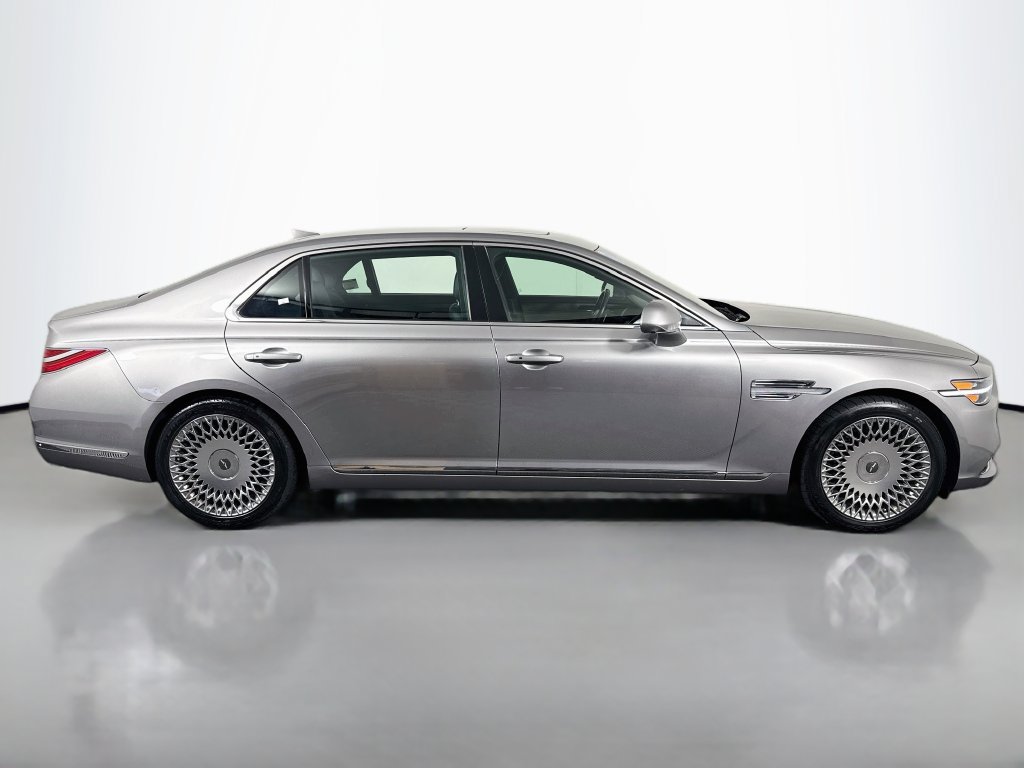 Used 2020 Genesis G90 3.3T Premium RWD image 4