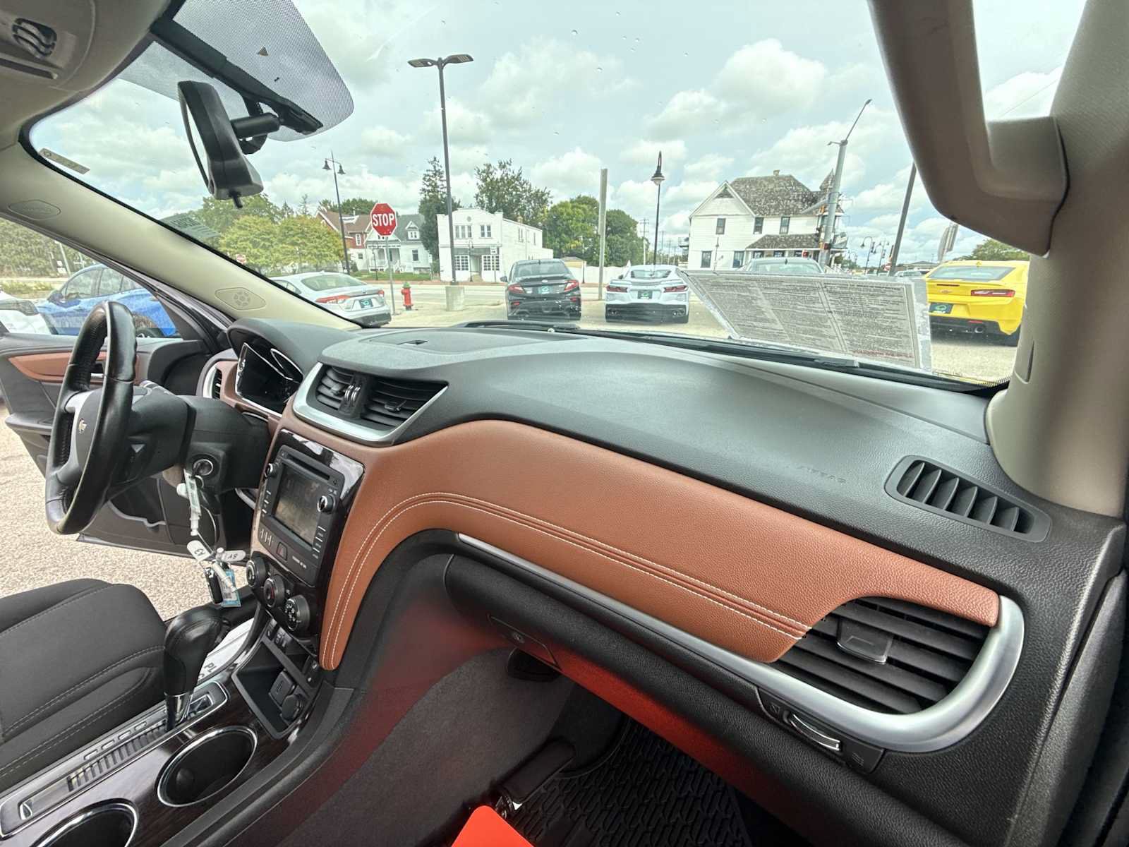 Used 2015 Chevrolet Traverse LT w/ Style and Technology Package FWD image 27