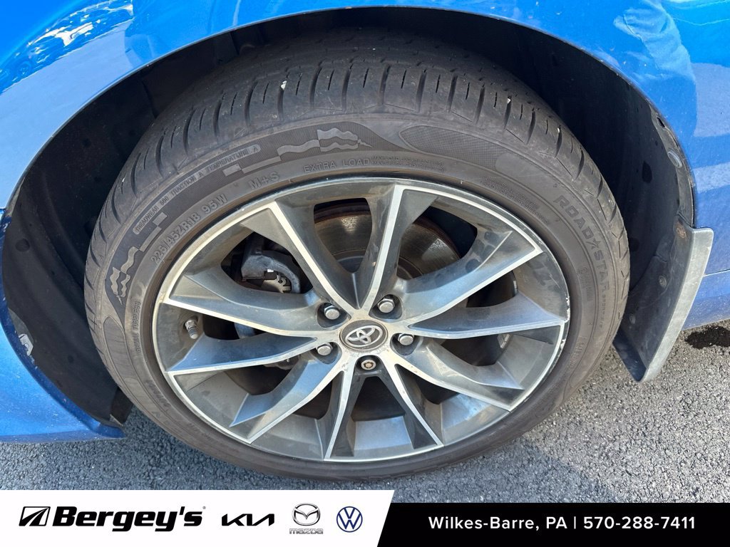 Used 2017 Toyota Camry XSE w/ Moonroof Package FWD image 11