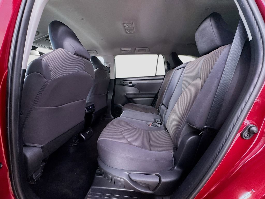 Used 2020 Toyota Highlander LE AWD/4WD image 27