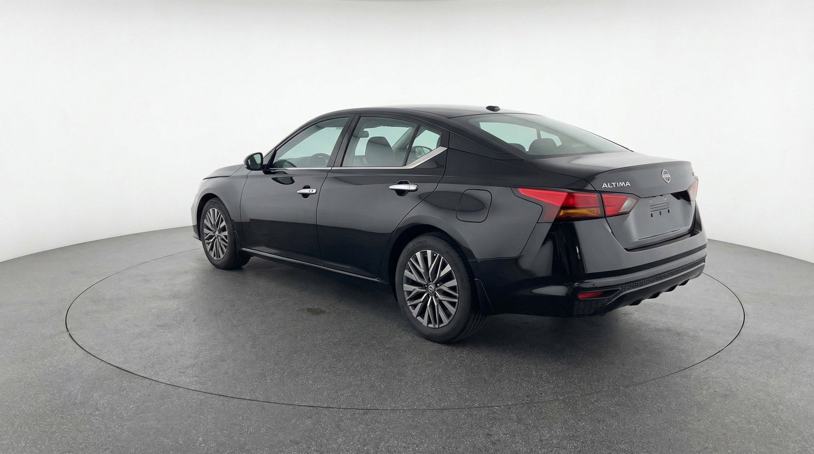 Used 2025 Nissan Altima 2.5 SV image 6