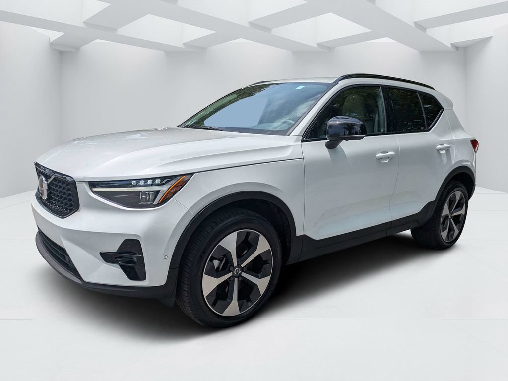 Certified 2026 Volvo XC40 B5 Plus AWD/4WD image 7