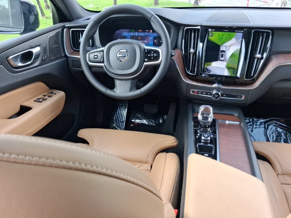 Used 2024 Volvo XC60 B5 Ultimate AWD/4WD image 10