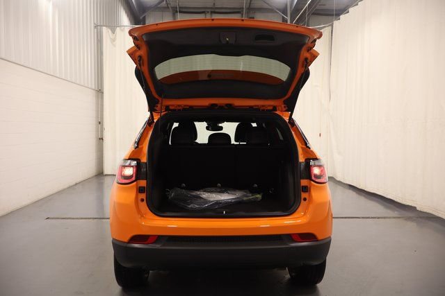 New 2026 Jeep Compass Latitude w/ Sun and Sound Group image 18