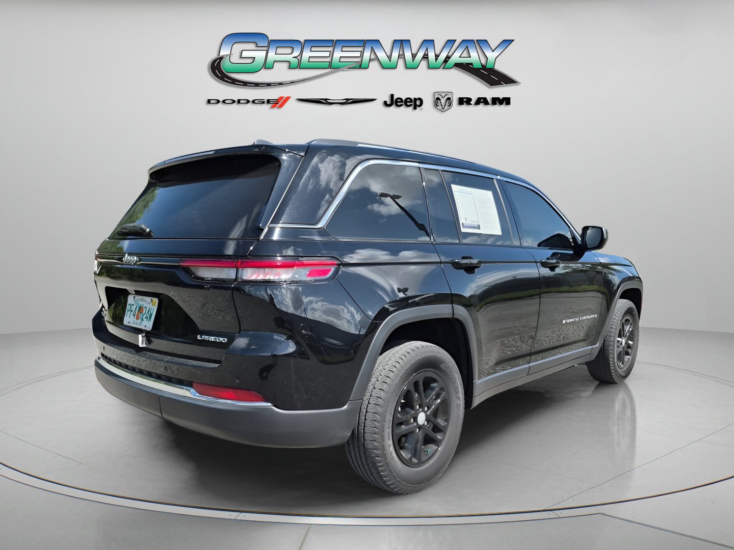 Used 2022 Jeep Grand Cherokee Laredo w/ Luxury Tech Group I AWD/4WD image 4