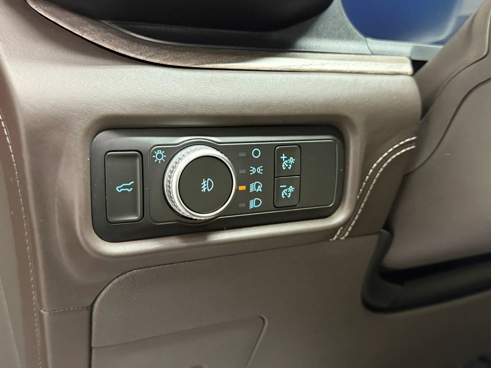 Used 2020 Ford Explorer Platinum w/ Premium Technology Package image 29