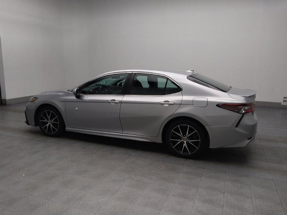 Used 2022 Toyota Camry SE image 3