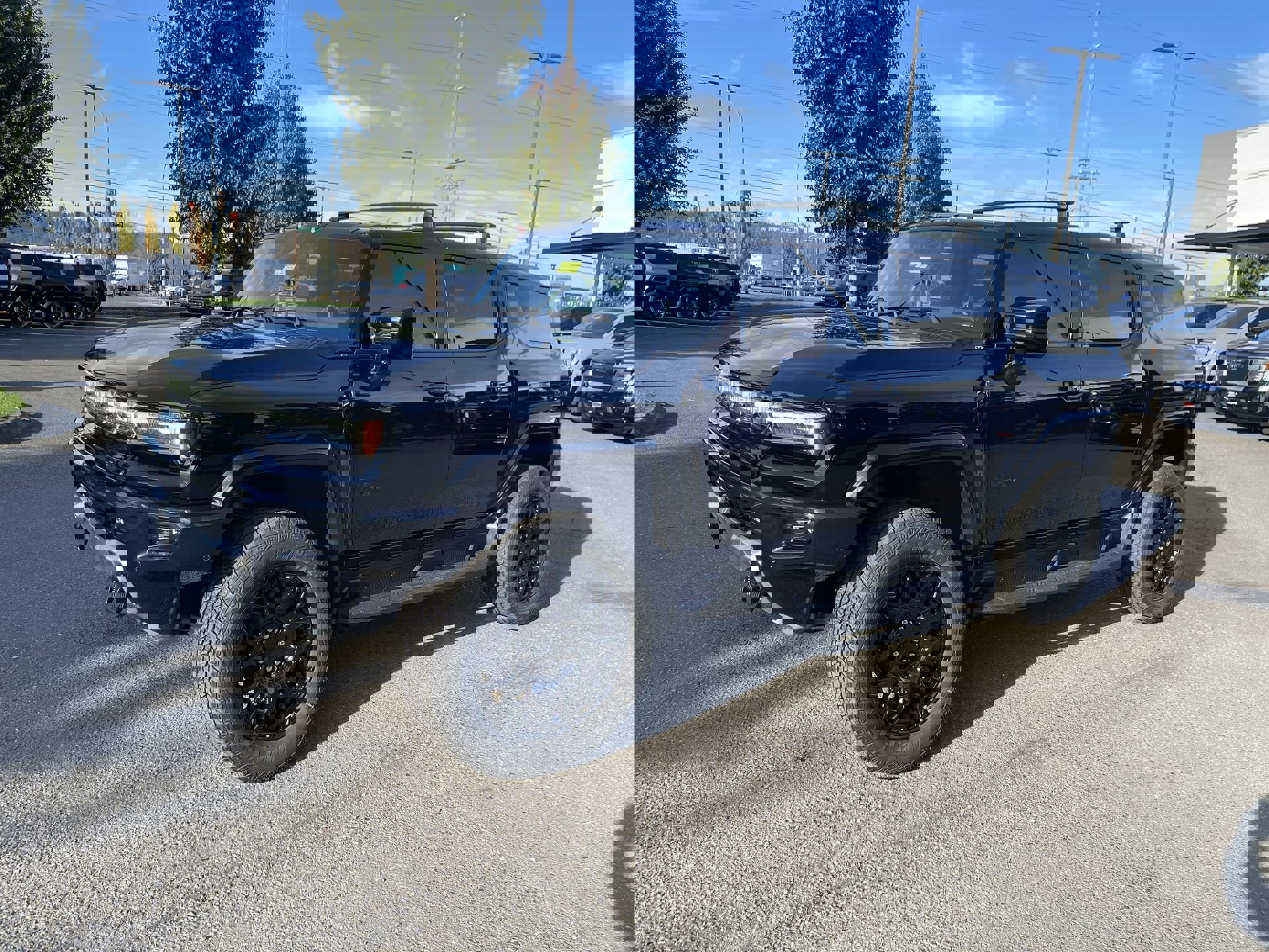 New 2026 GMC Hummer EV SUV w/ LPO, Roof Cross Rail Package image 77