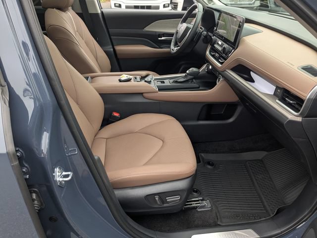 Used 2026 Toyota Grand Highlander AWD image 31