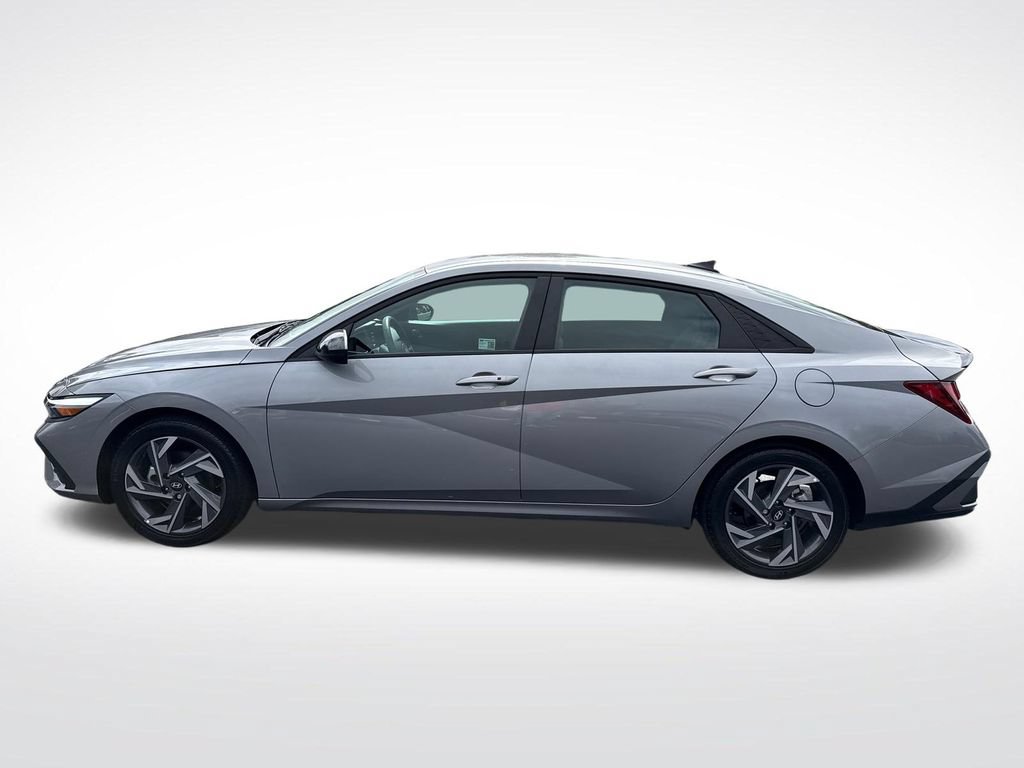 Certified 2025 Hyundai Elantra Sport FWD image 2