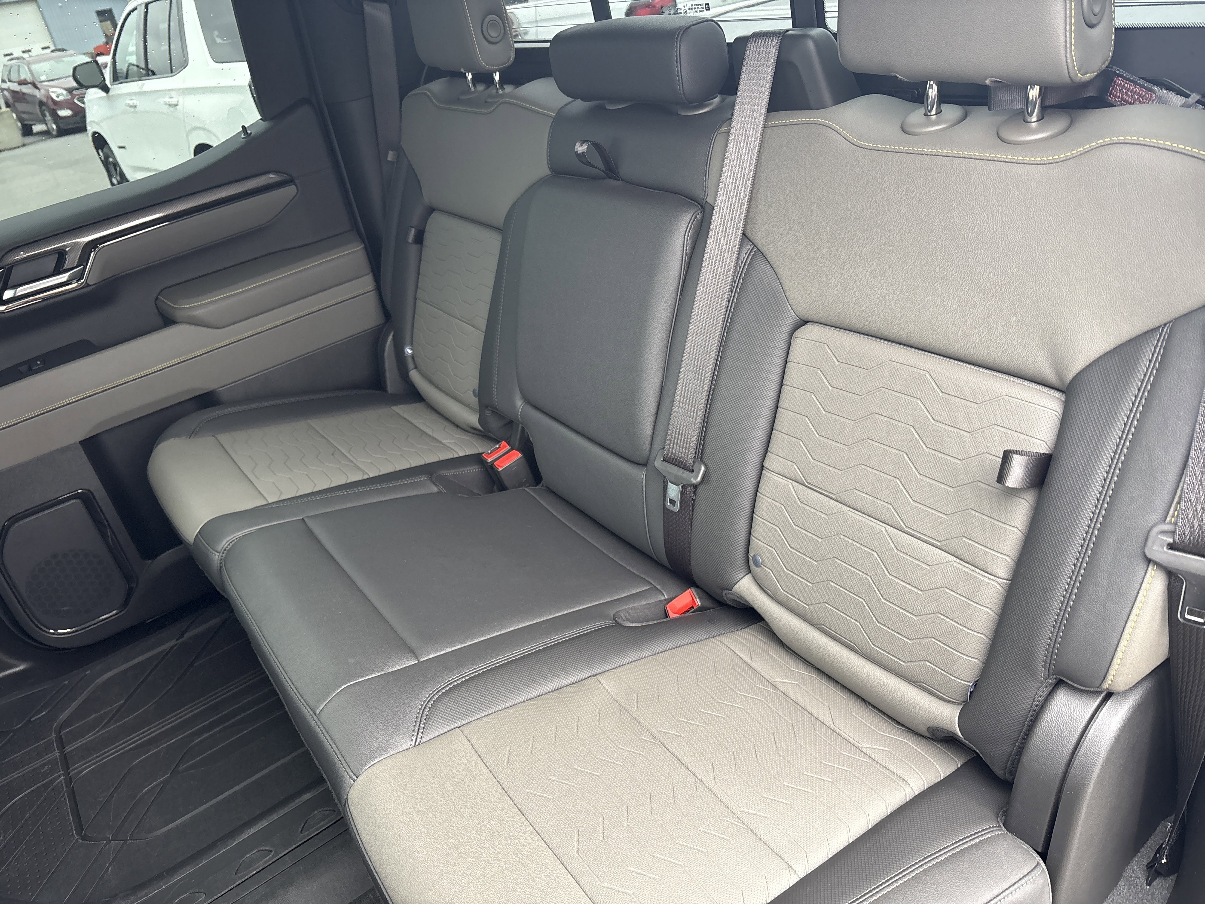 Used 2025 Chevrolet Silverado 1500 ZR2 w/ Technology Package image 13