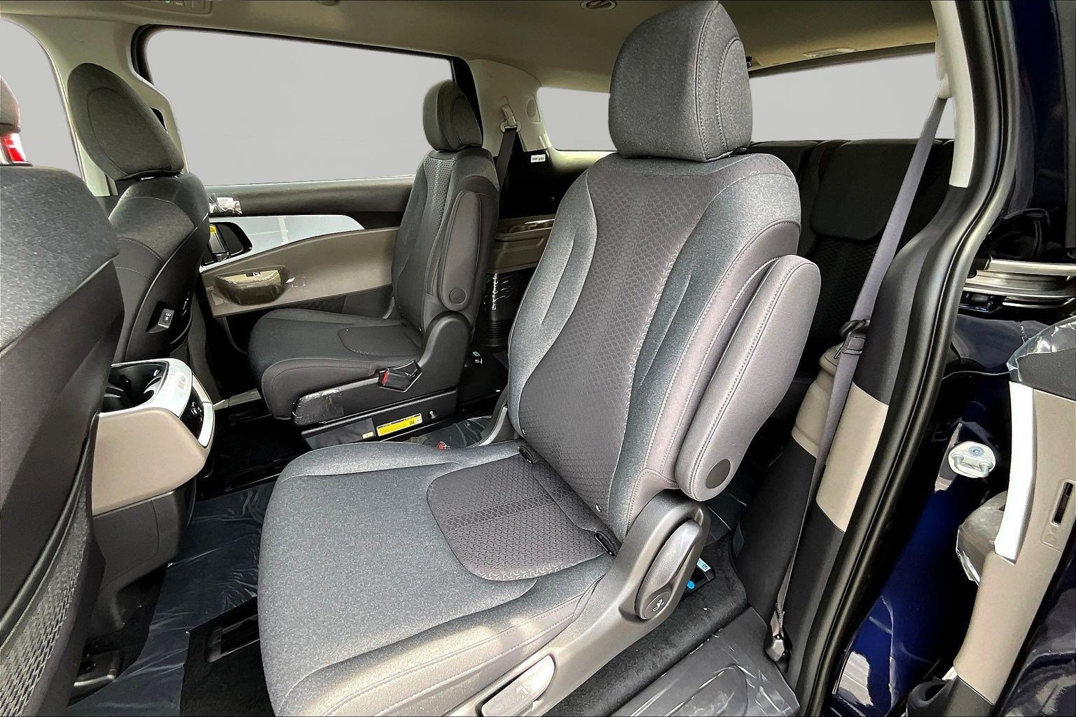 New 2026 Kia Carnival LX FWD image 17