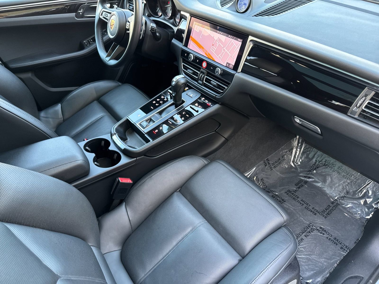 Certified 2022 Porsche Macan image 18
