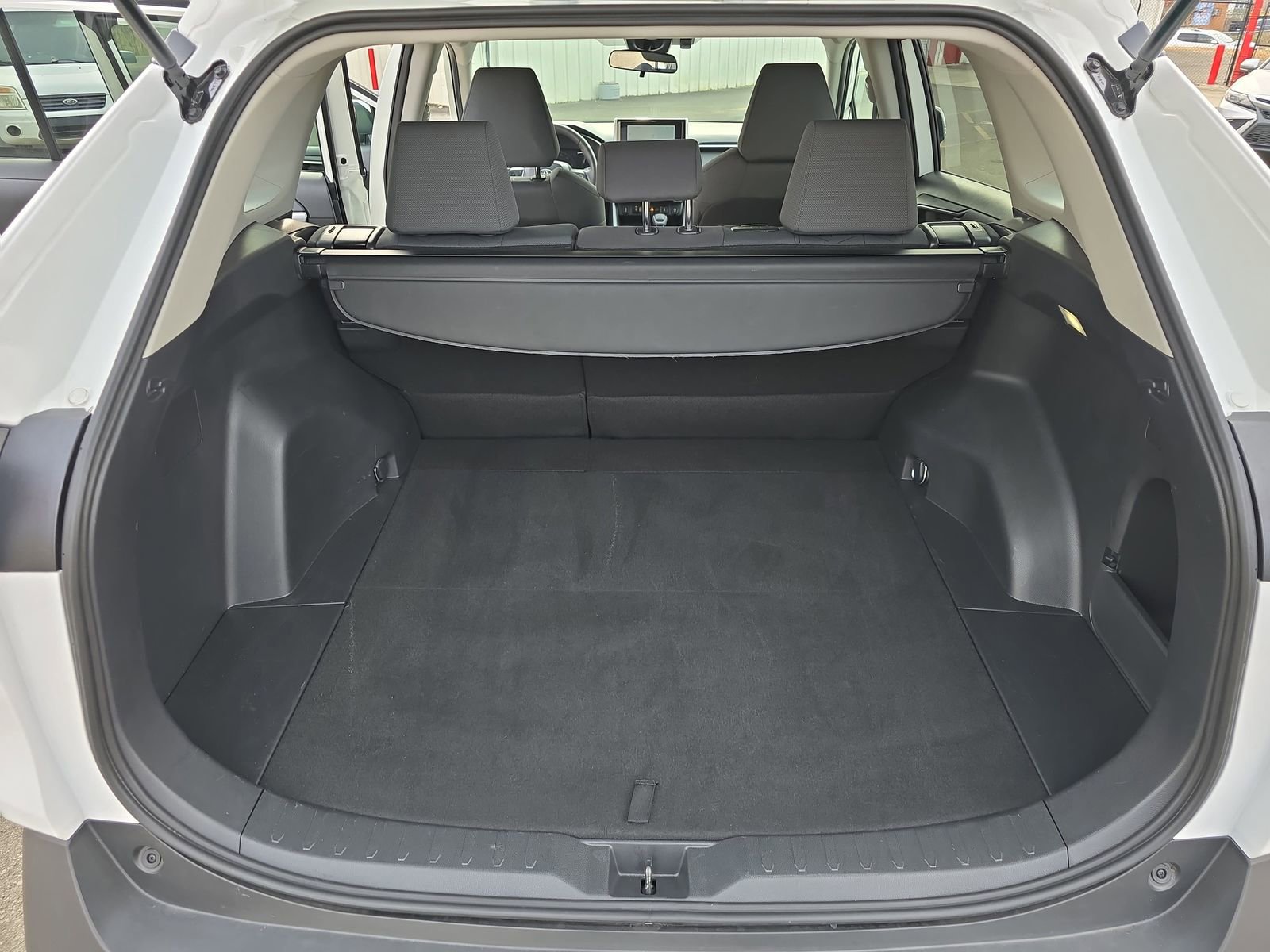 Used 2025 Toyota RAV4 XLE image 18