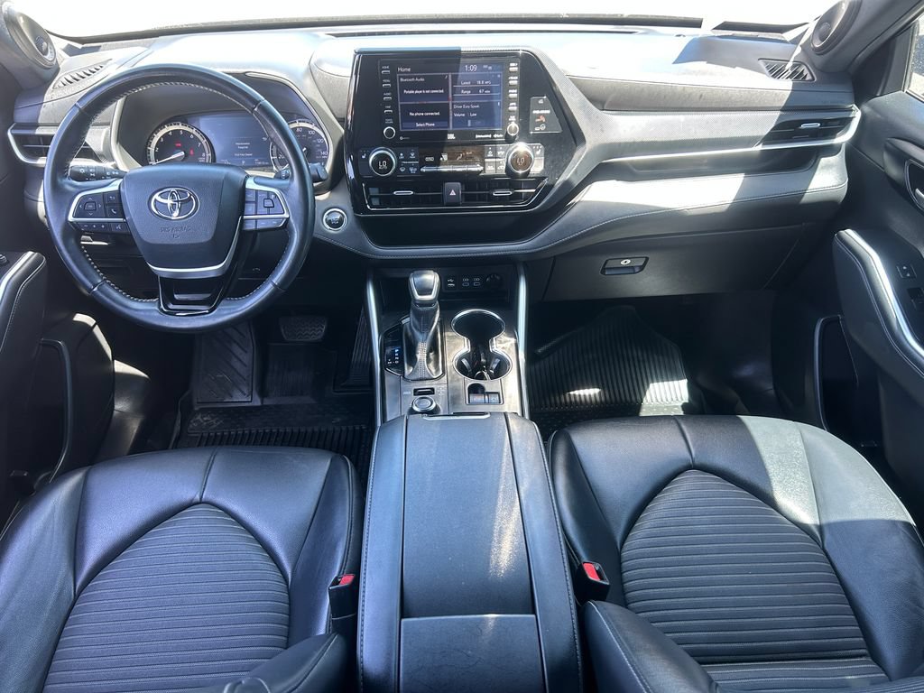 Used 2022 Toyota Highlander XSE AWD/4WD image 32