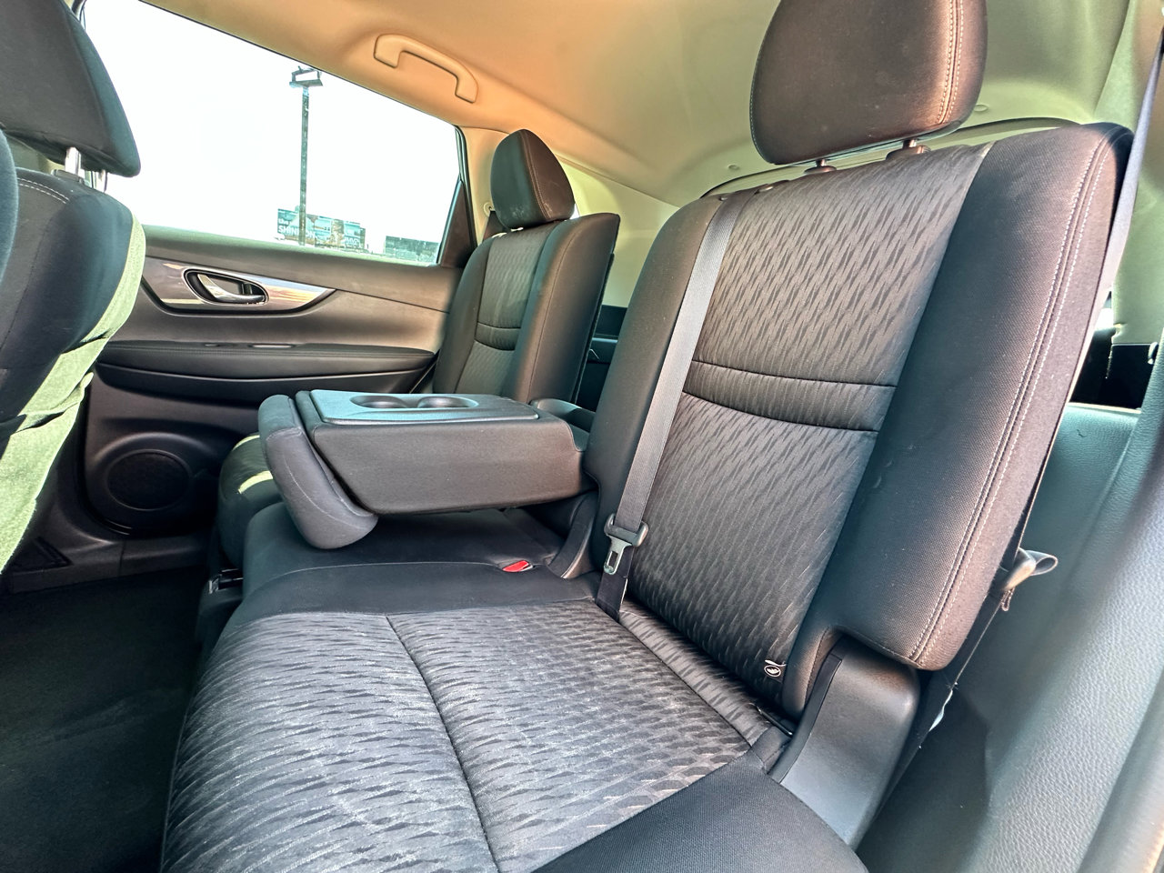 Used 2020 Nissan Rogue SV image 15