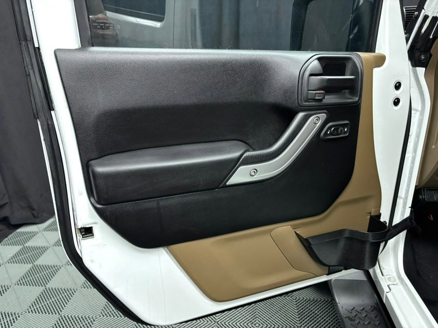 Used 2015 Jeep Wrangler Unlimited Sahara w/ Dual Top Group image 27