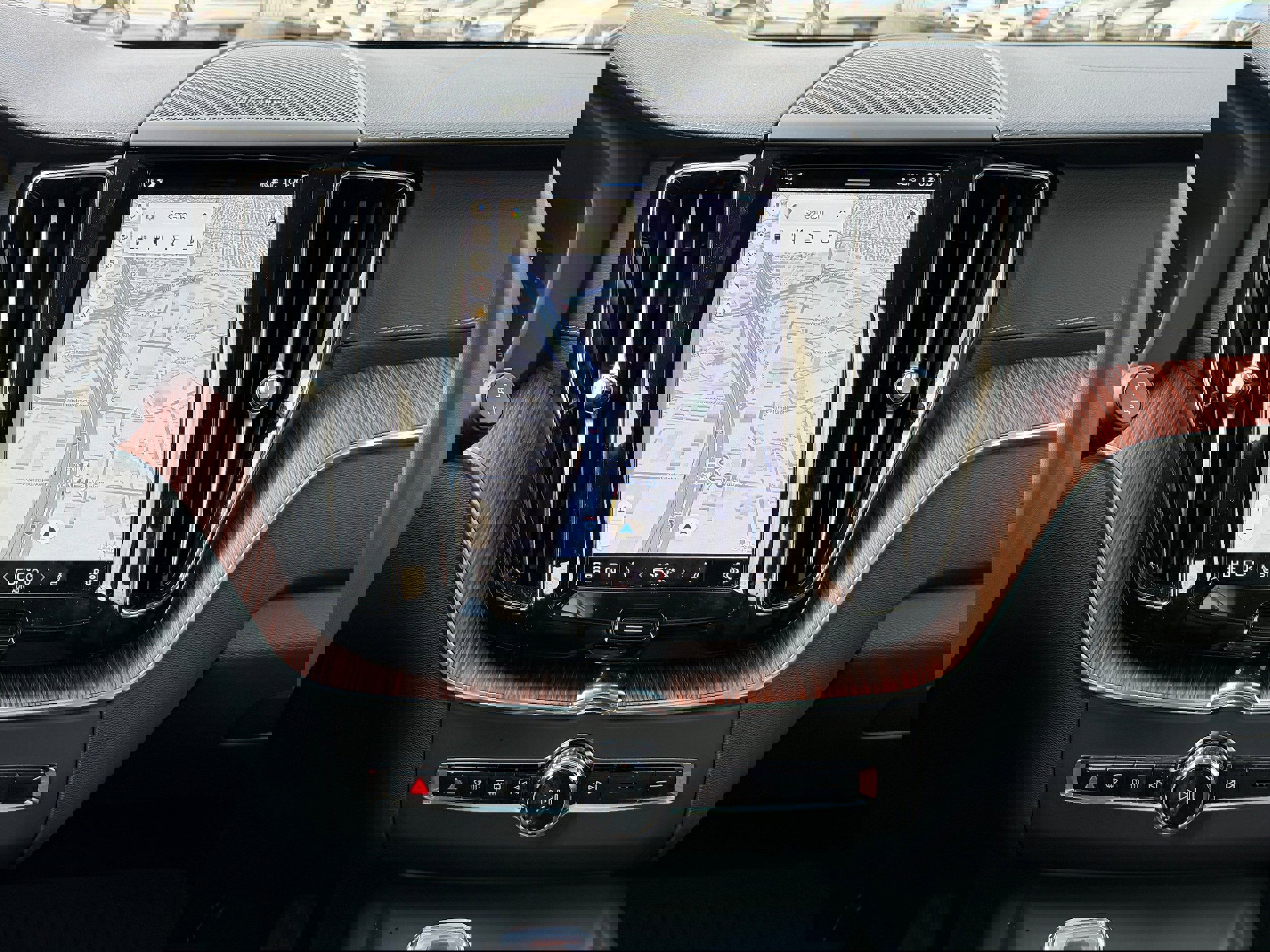 Certified 2024 Volvo XC60 B5 Ultimate image 16