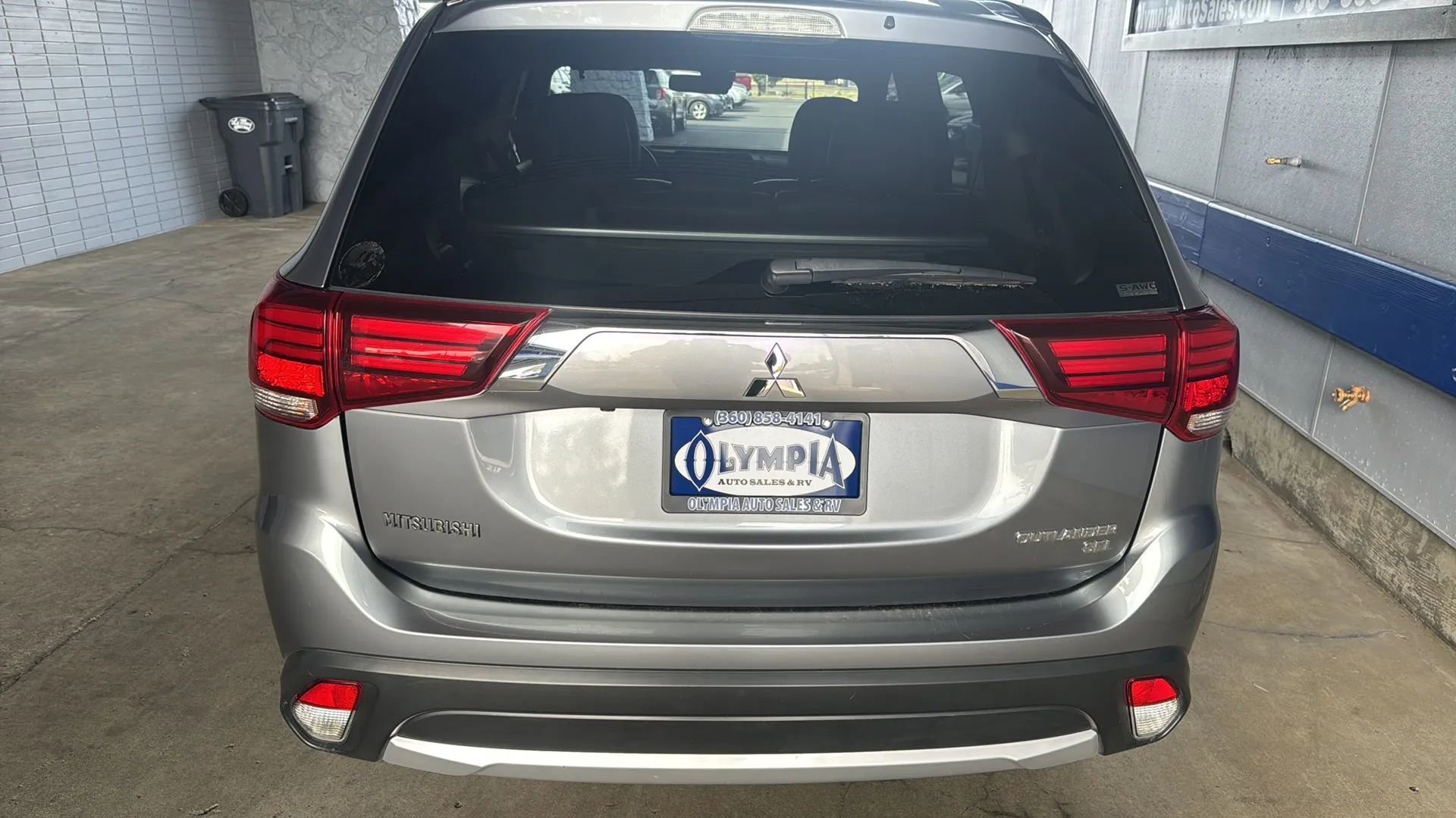 Used 2016 Mitsubishi Outlander SEL AWD/4WD image 4