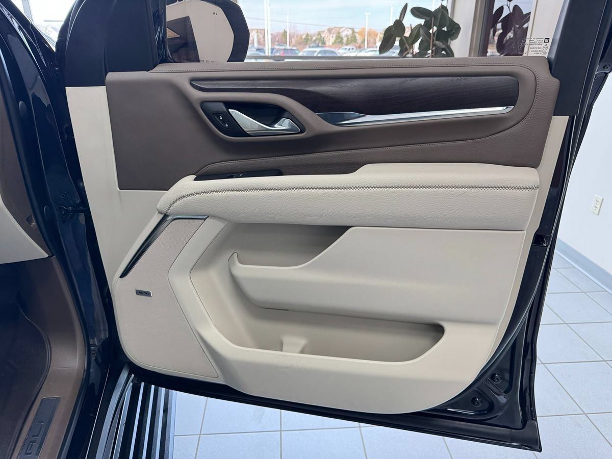 Used 2023 GMC Yukon Denali AWD/4WD image 14