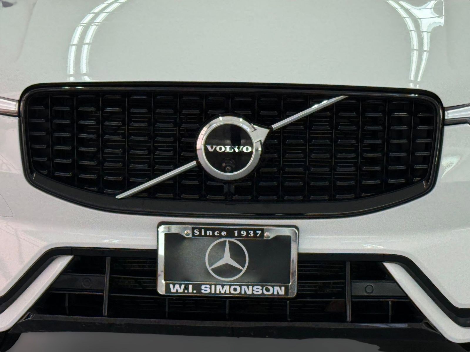 Used 2024 Volvo XC60 B5 Plus w/ Protection Package Premier image 19