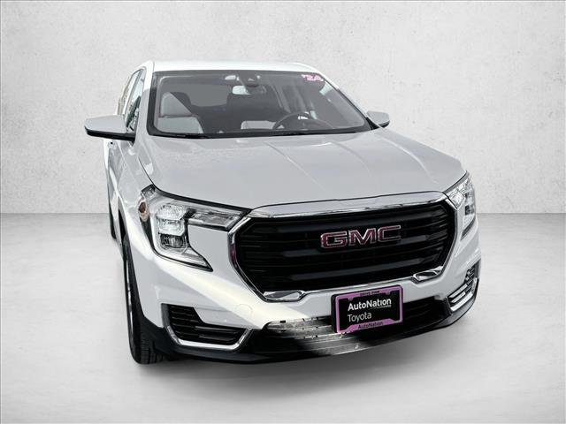 Used 2024 GMC Terrain SLE image 3