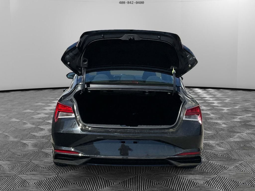 Used 2022 Hyundai Elantra SEL w/ Convenience + Premium Package image 9