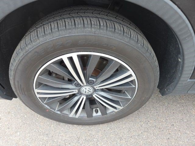 Used 2018 Volkswagen Tiguan SEL AWD/4WD image 23