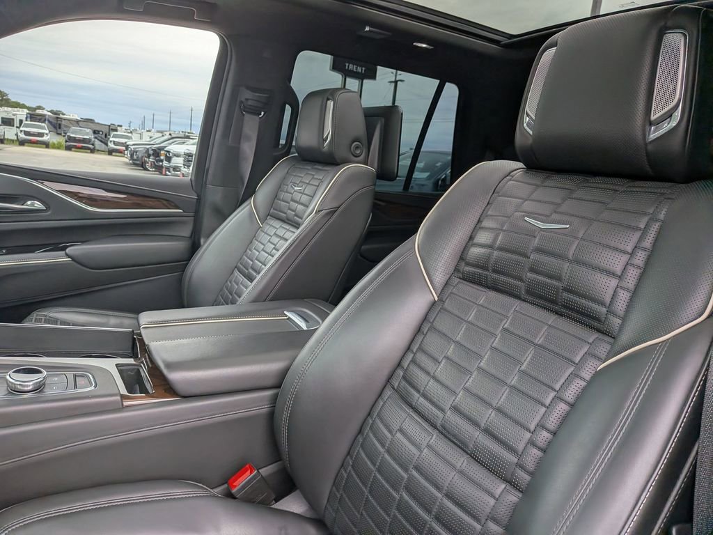 Used 2022 Cadillac Escalade Sport Platinum w/ LPO, ONYX Package AWD/4WD image 11