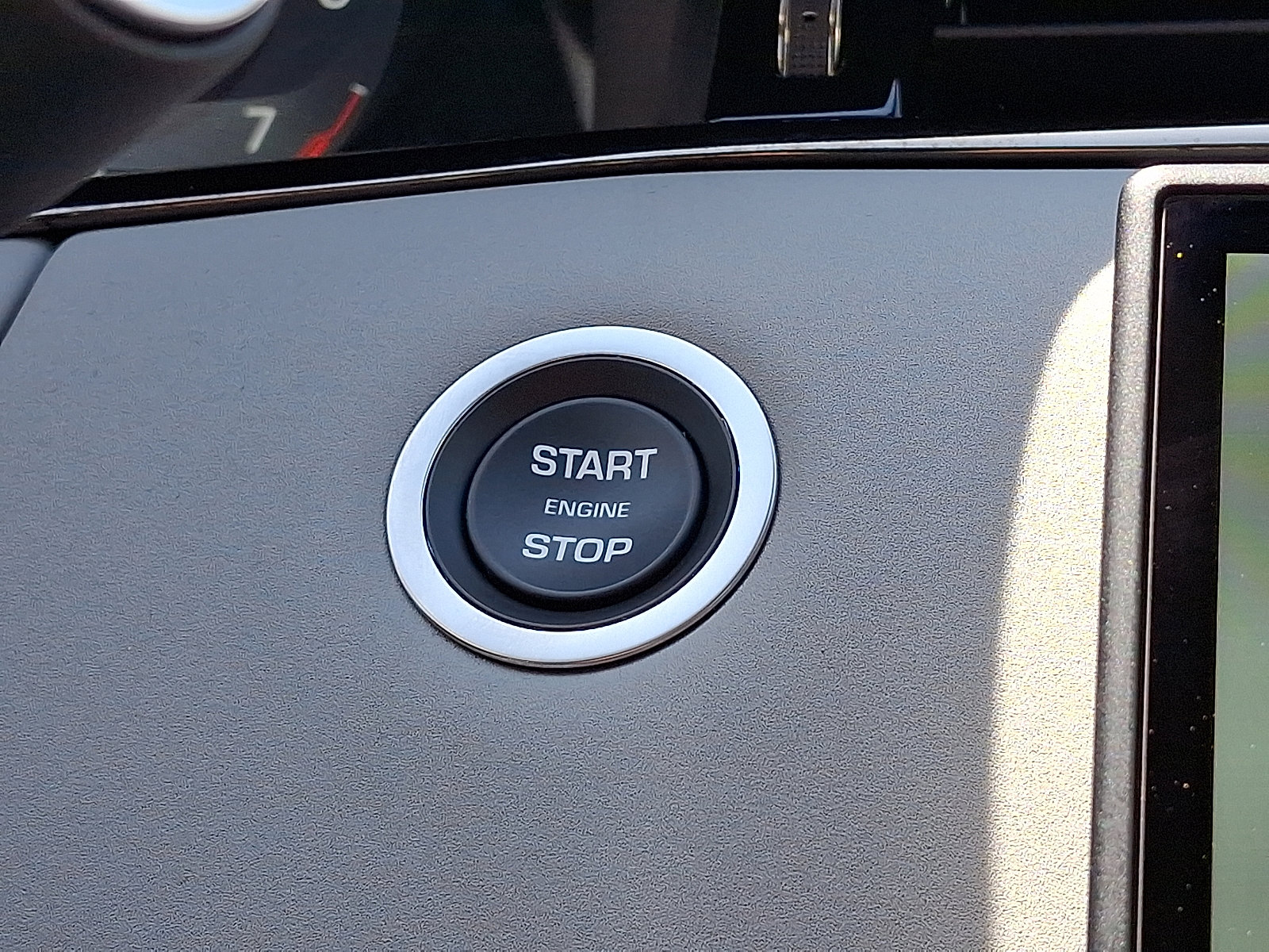 Certified 2025 Land Rover Range Rover Evoque Dynamic SE image 26