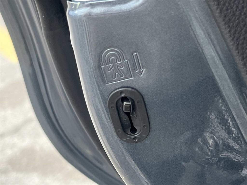 Used 2022 Toyota Venza XLE image 14