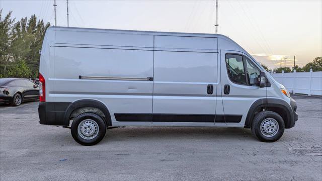 Used 2024 RAM ProMaster 2500 w/ Premium Convenience Group FWD image 9
