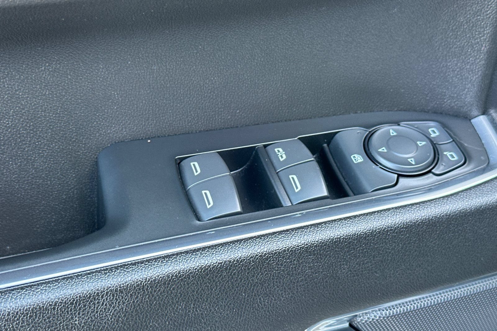 Certified 2023 Chevrolet Silverado 1500 LT RWD image 12