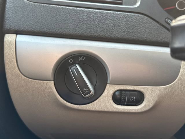 Used 2013 Volkswagen Jetta SE FWD image 24