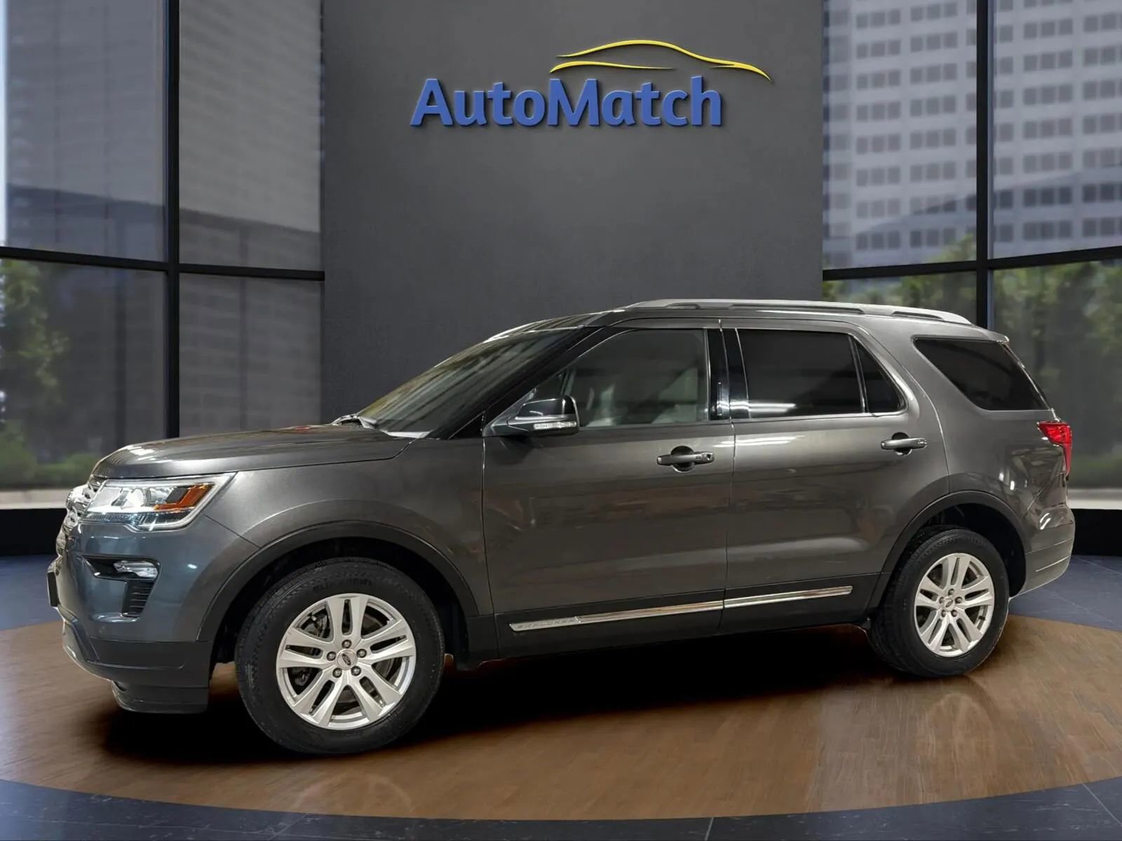 Used 2018 Ford Explorer XLT w/ Equipment Group 202A image 6