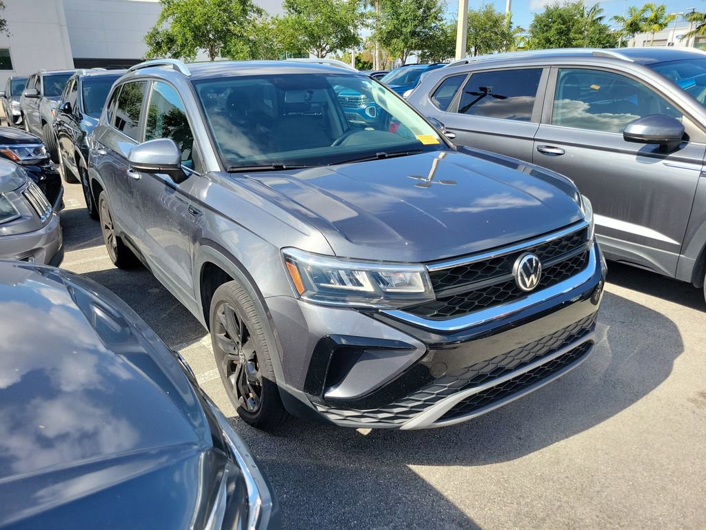 Certified 2022 Volkswagen Taos SE FWD image 2