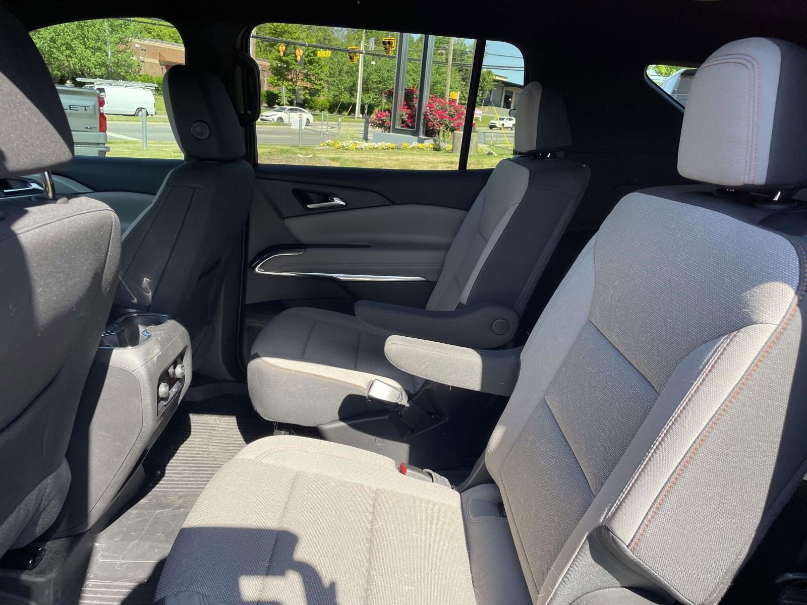 Used 2025 Chevrolet Traverse LT w/ Midnight/Sport Edition FWD image 15